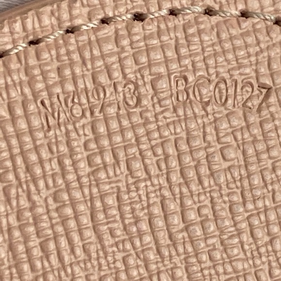 LOUIS VUITTON Limited Edition Damier Azur Tahitienne Bag Charm Key Ring - Picture 6 of 6